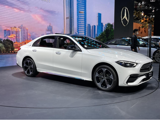 "真香警告",全新一代奔驰c级登陆成都车展