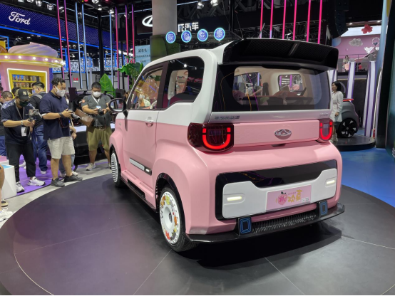 2021成都车展奇瑞qq冰淇淋桃欢喜版发布