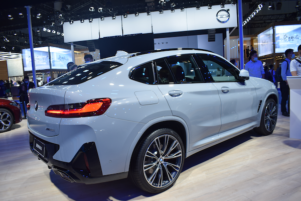 成都车展宝马强势亮相mpower加持下的宝马x3m宝马x4m