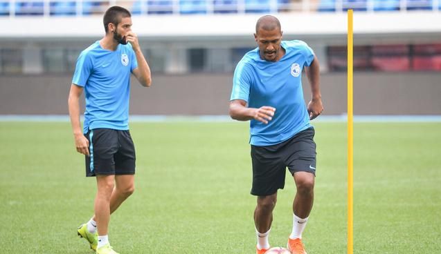 已轰14球7助!大连人价值1.4亿巨星遭挖角:或被名帅“召”回英超休闲区蓝鸢梦想 - Www.slyday.coM 已轰14球7助!大连人价值1.4亿巨星遭挖角:或被名帅“召”回英超休闲区蓝鸢梦想 - Www.slyday.coM