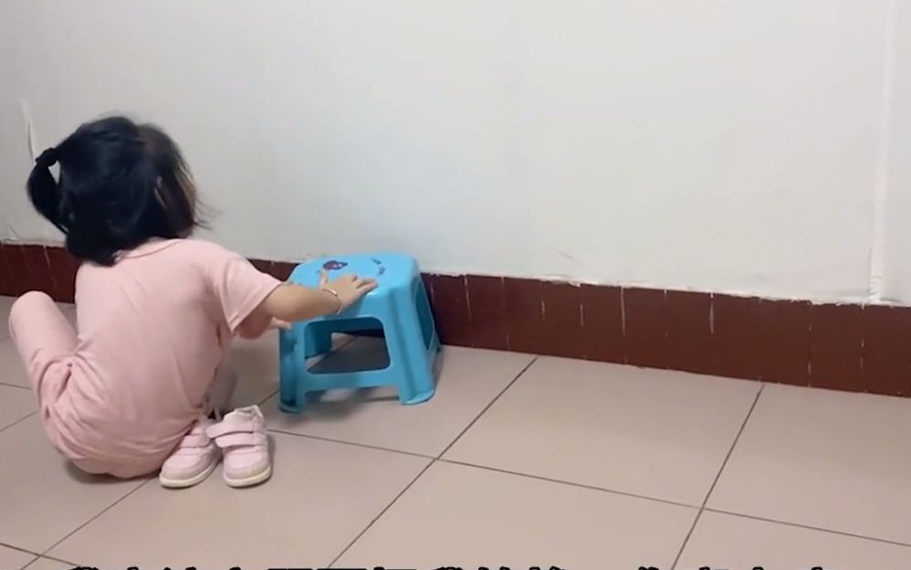 重庆5岁脑瘫女孩挑战自己穿衣服,因动作慢一句对不起让妈妈破防休闲区蓝鸢梦想 - Www.slyday.coM