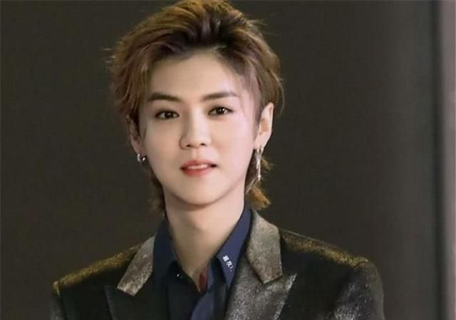 “娘炮形象”等畸形审美必须遏制,中国男人应该有阳刚气!休闲区蓝鸢梦想 - Www.slyday.coM “娘炮形象”等畸形审美必须遏制,中国男人应该有阳刚气!休闲区蓝鸢梦想 - Www.slyday.coM