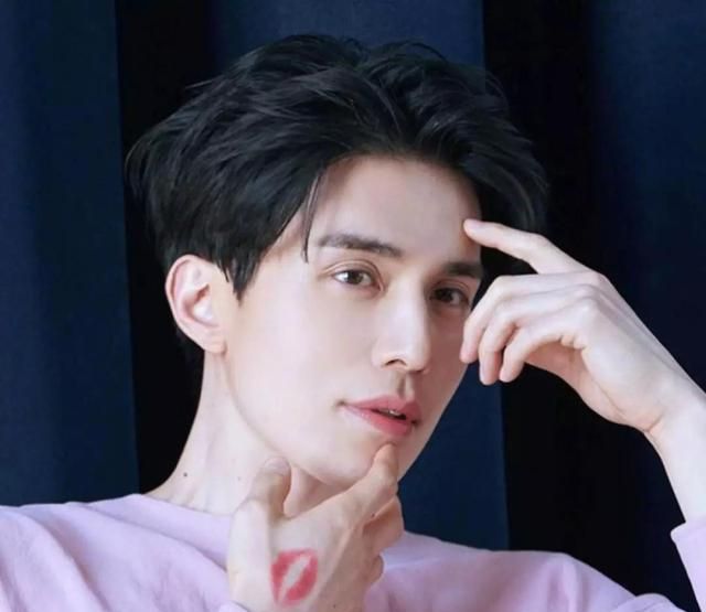 “娘炮形象”等畸形审美必须遏制,中国男人应该有阳刚气!休闲区蓝鸢梦想 - Www.slyday.coM “娘炮形象”等畸形审美必须遏制,中国男人应该有阳刚气!休闲区蓝鸢梦想 - Www.slyday.coM