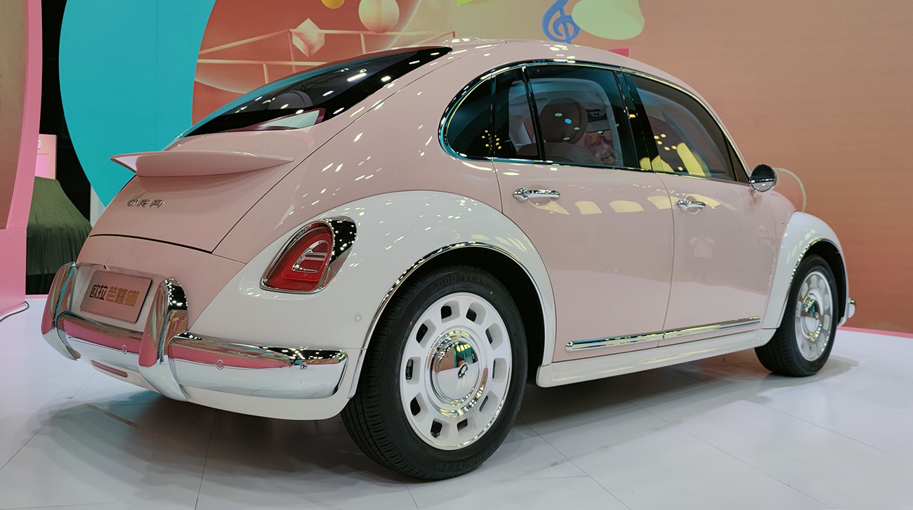 很适合女人的代步车,欧拉芭蕾猫实车亮相,五门五座,不用烧油-新浪汽车