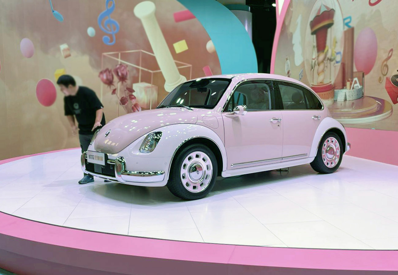 很适合女人的代步车欧拉芭蕾猫实车亮相五门五座不用烧油