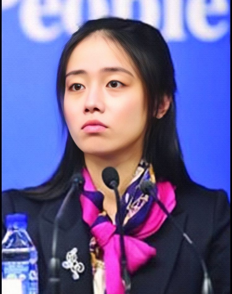 女翻译们留的四款发型告诉我们中长发才是职场大女人的标配