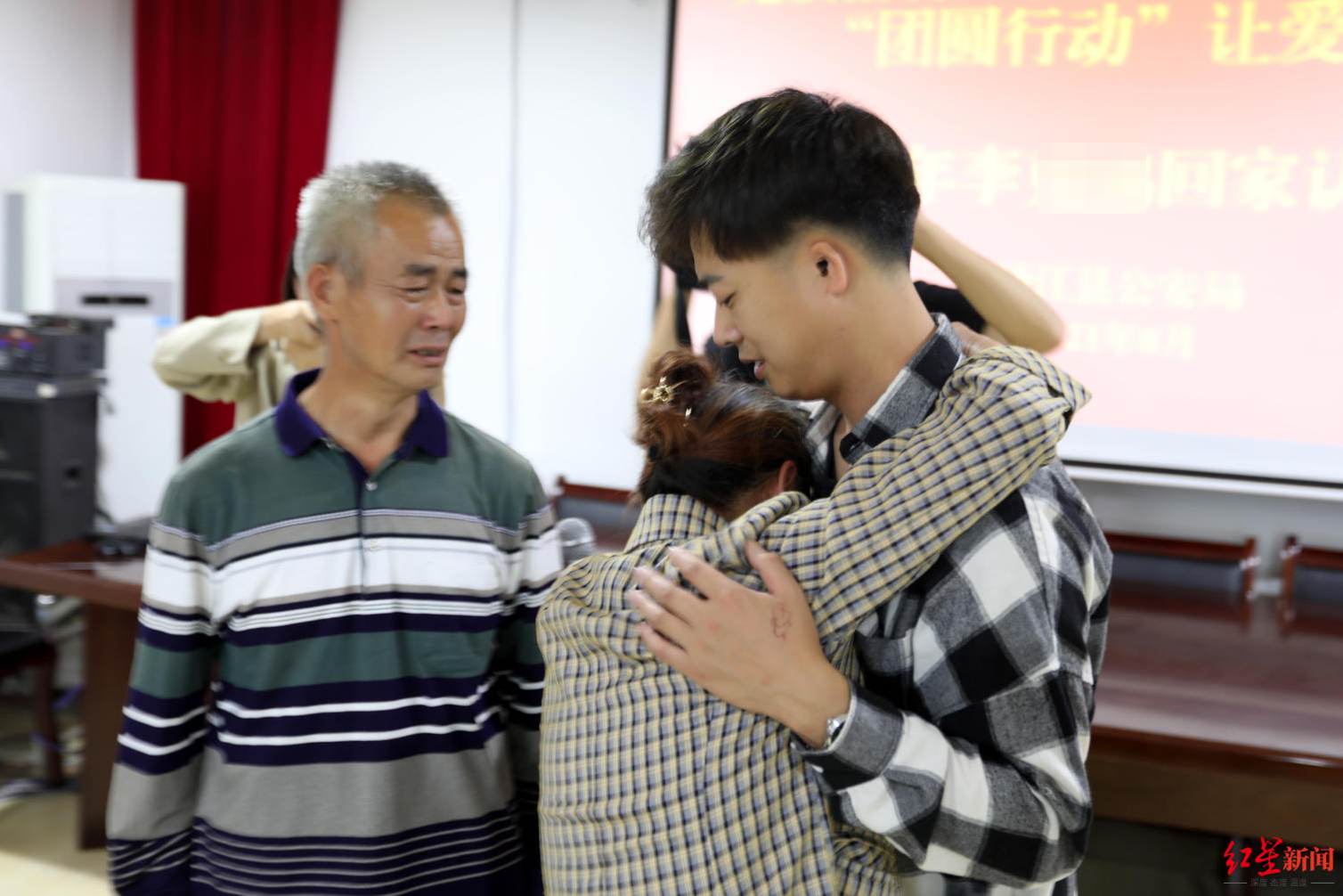 河南小伙23岁结婚时才知身世：出生10天被送人抱养，被拐31年后“回家”休闲区蓝鸢梦想 - Www.slyday.coM