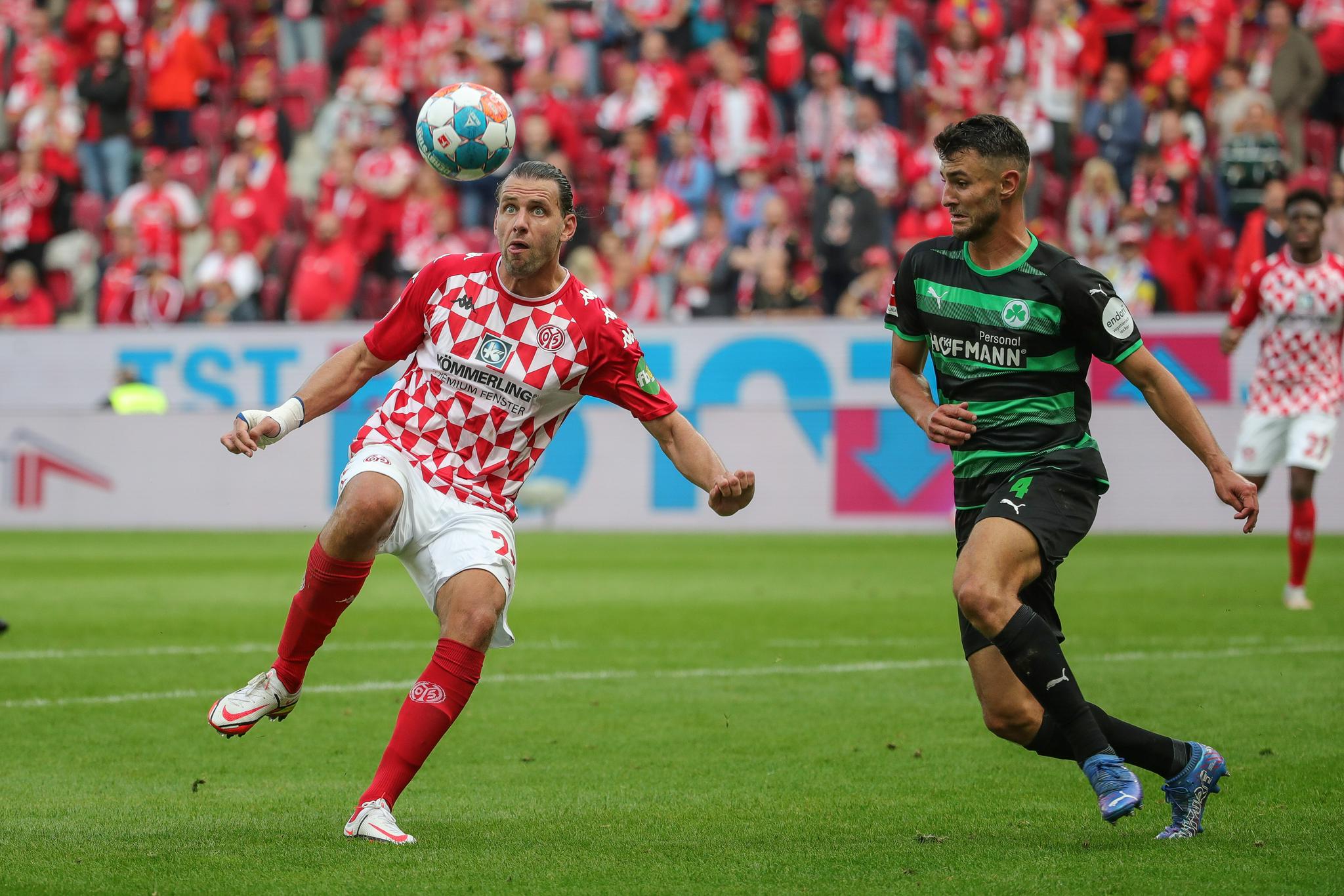 足球德甲美因茨胜菲尔特