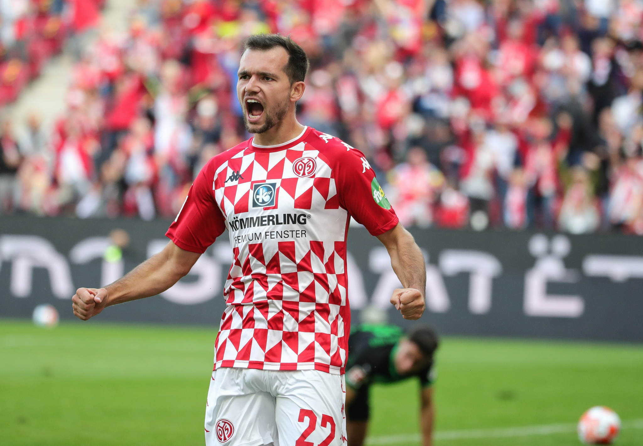 足球德甲美因茨胜菲尔特