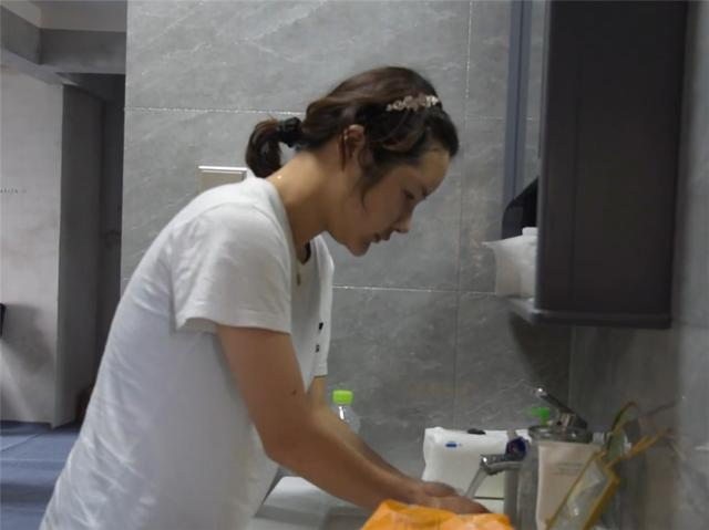 95后江苏女孩用10年积蓄，买下120㎡毛坯房，为省钱不装修直接住休闲区蓝鸢梦想 - Www.slyday.coM