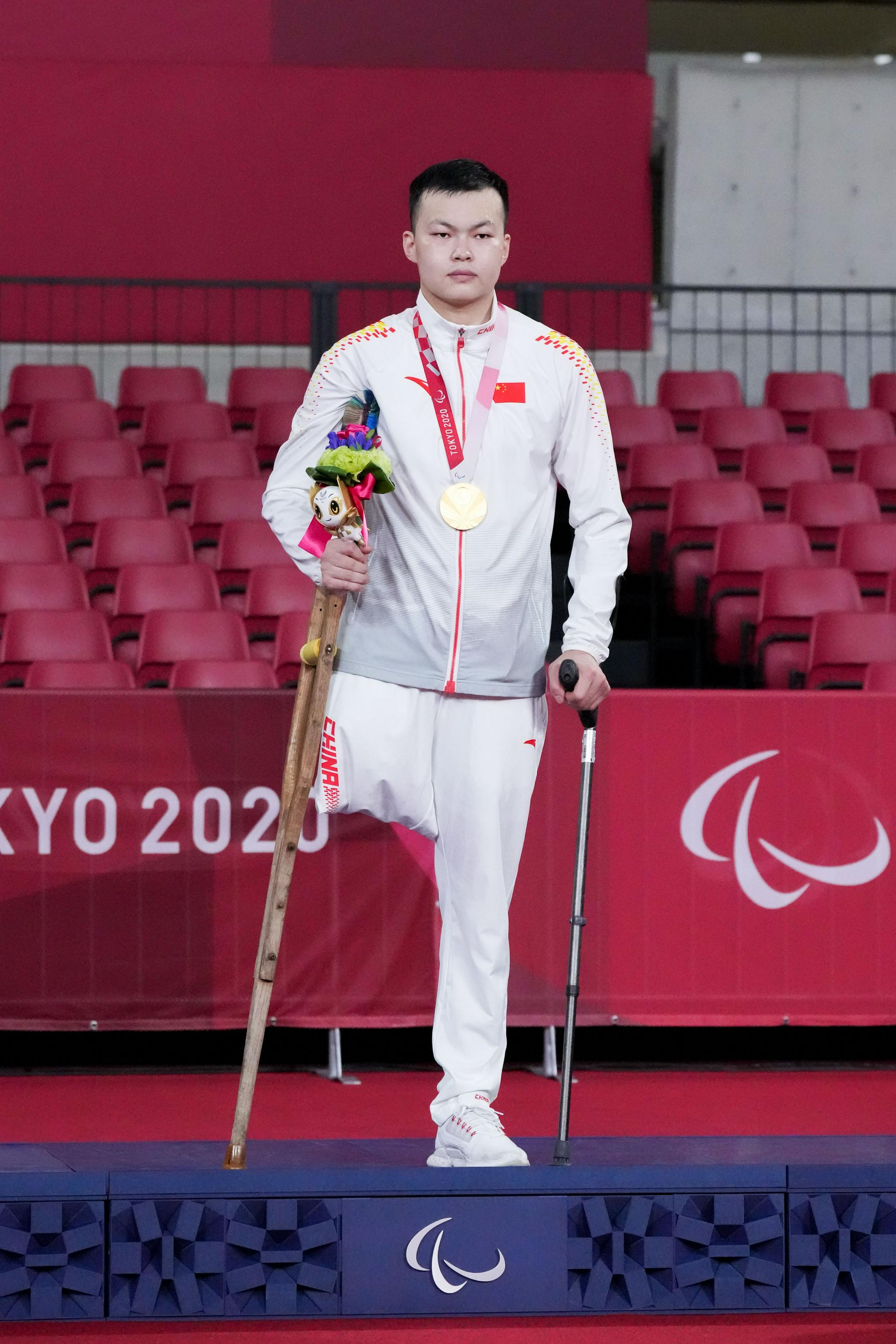 乒乓球——闫硕获得男子单打7级金牌