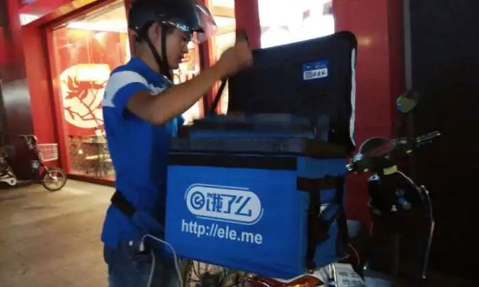 送餐超时被投诉，外卖员砍伤订餐顾客！饿了么回应…休闲区蓝鸢梦想 - Www.slyday.coM