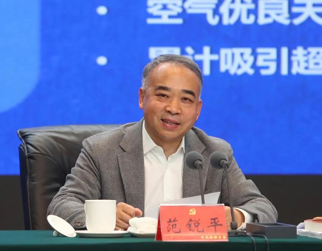 中央候补委员施小琳任成都市委书记