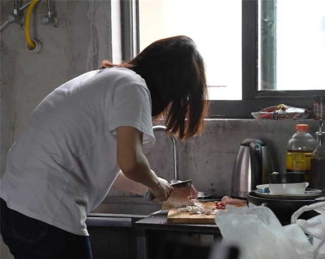 95后江苏女孩用10年积蓄，买下120㎡毛坯房，为省钱不装修直接住休闲区蓝鸢梦想 - Www.slyday.coM