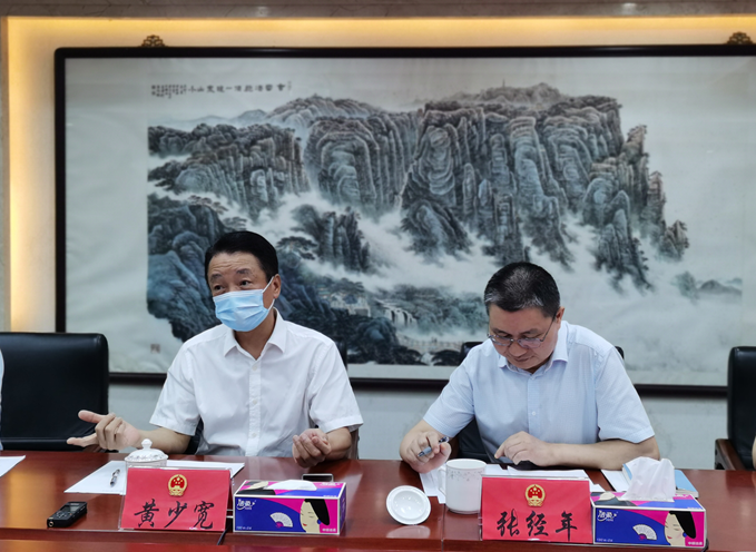 公明街道人大工委开展文明城市创建视察活动并召开座谈会