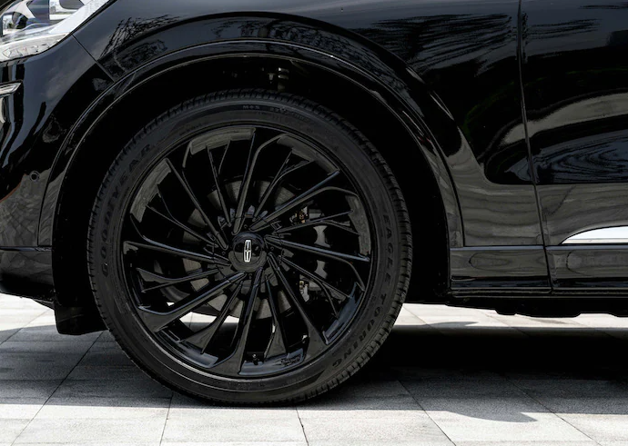 限量仅100台的特立独行之选,酷黑配色林肯飞行家mono版上市-新浪汽车