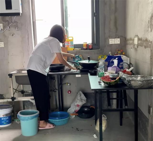 95后江苏女孩用10年积蓄，买下120㎡毛坯房，为省钱不装修直接住休闲区蓝鸢梦想 - Www.slyday.coM