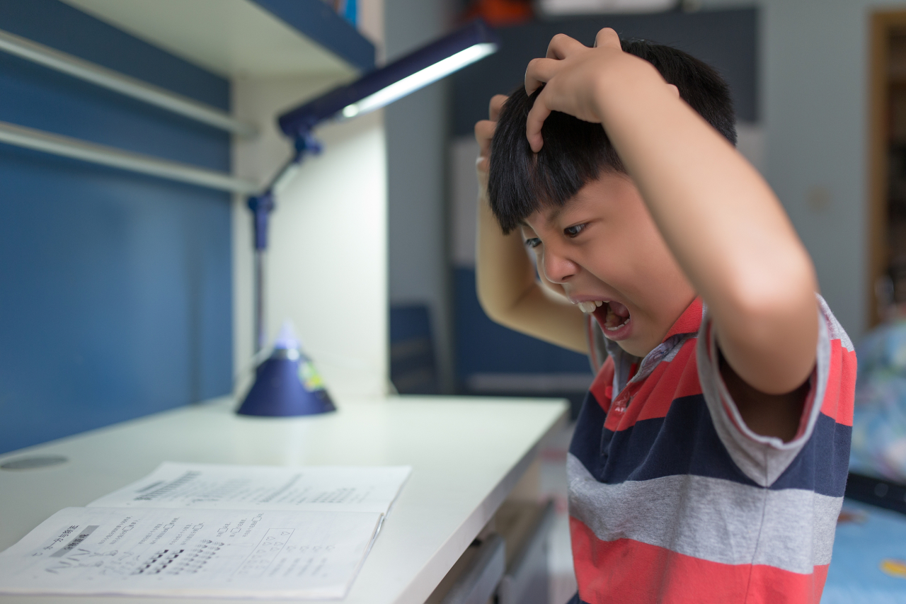 两天赶了8篇作文开学前最后一个周末大批孩子在冲刺