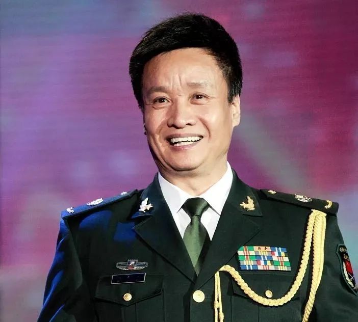 由石顺义作词,孟庆云作曲,阎维文演唱,词曲作者和演唱者都是军人