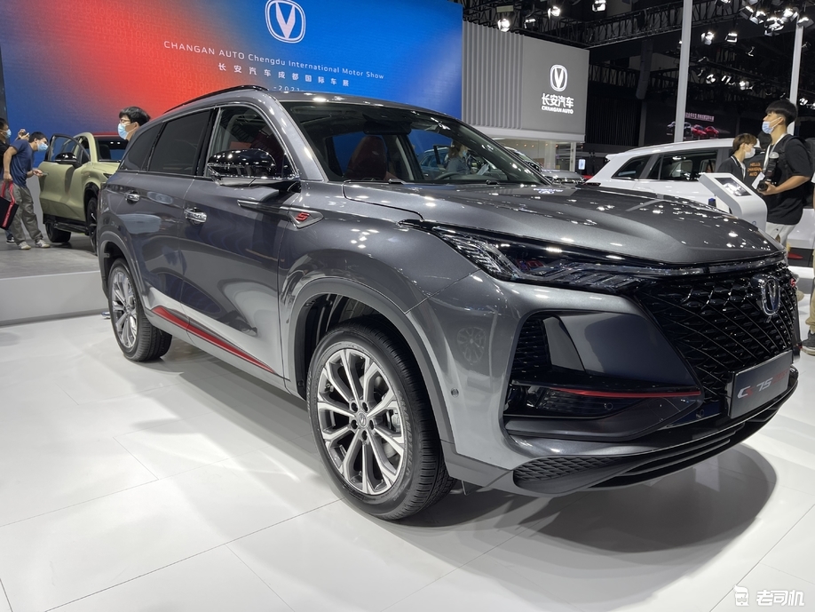 2021成都车展:新款长安cs75 plus亮相