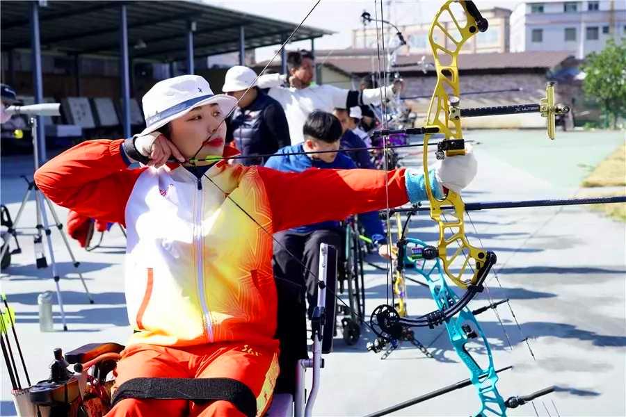 东莞女孩陈敏仪在东京残奥会夺得射箭混合团体w1级金牌