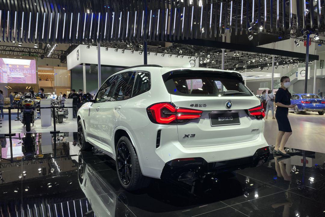 2021成都车展|黑化运动外观 定位中型suv 新款宝马x3实车亮相