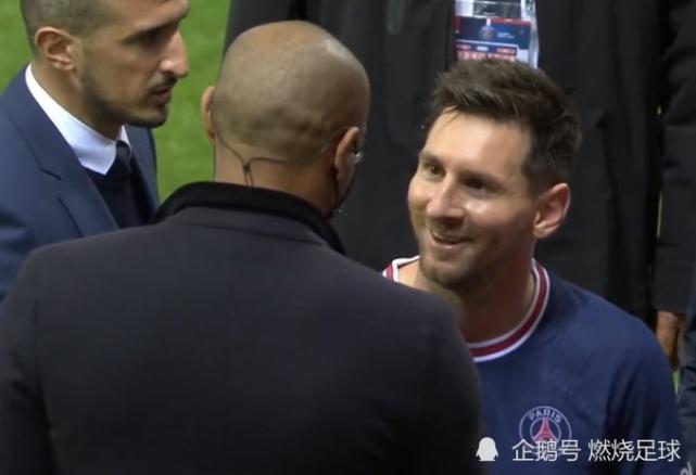 大型追星现场!对手门将+球迷求合影,亨利致意,梅西成全民偶像休闲区蓝鸢梦想 - Www.slyday.coM 大型追星现场!对手门将+球迷求合影,亨利致意,梅西成全民偶像休闲区蓝鸢梦想 - Www.slyday.coM