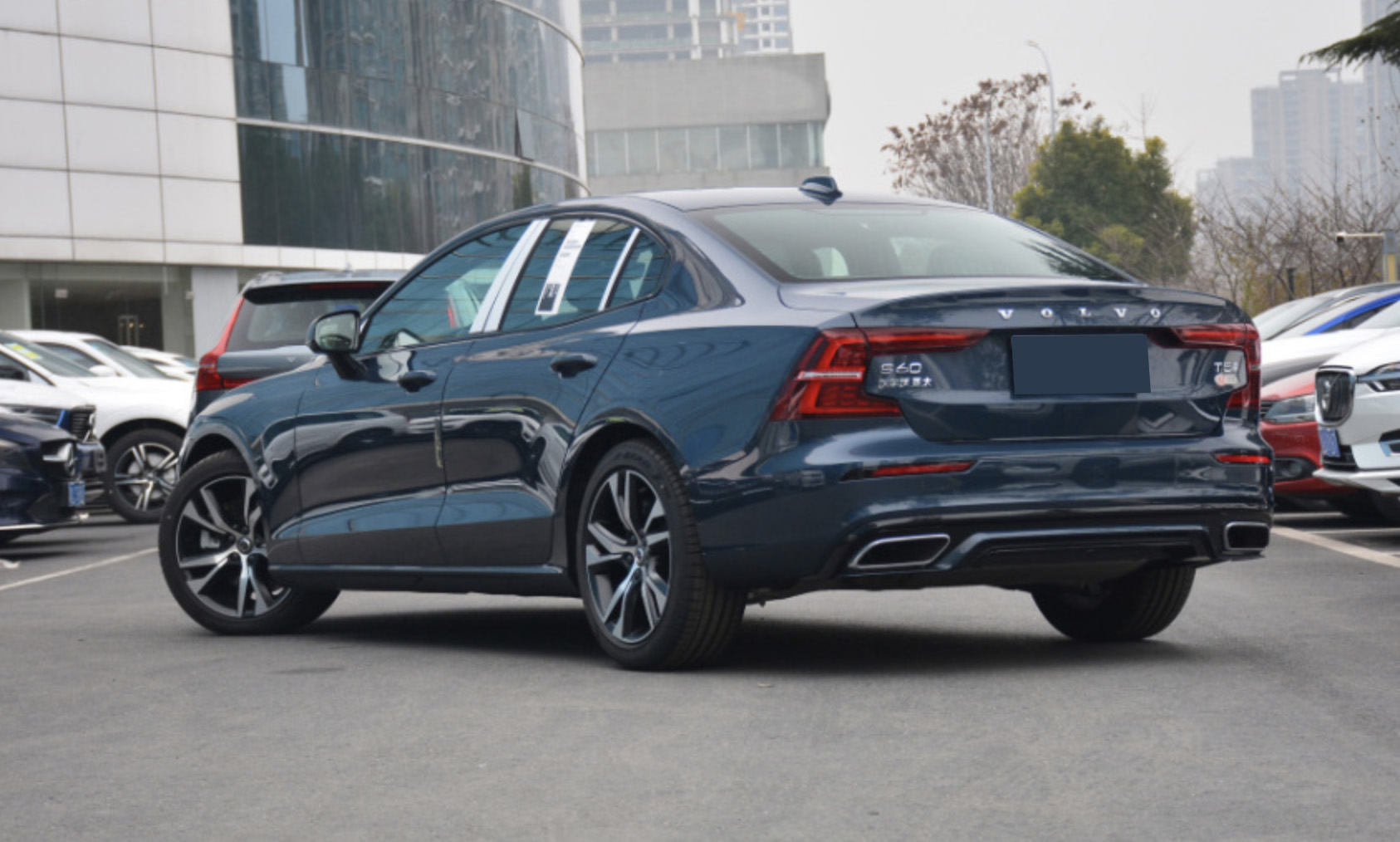 要时尚还是稳重 奔驰c级对比沃尔沃s60