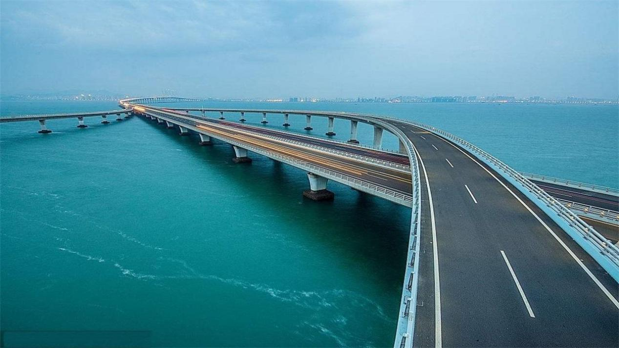 由中铁大桥局参与建设的孟加拉帕德玛大桥公路全面贯通,帕德玛大桥总