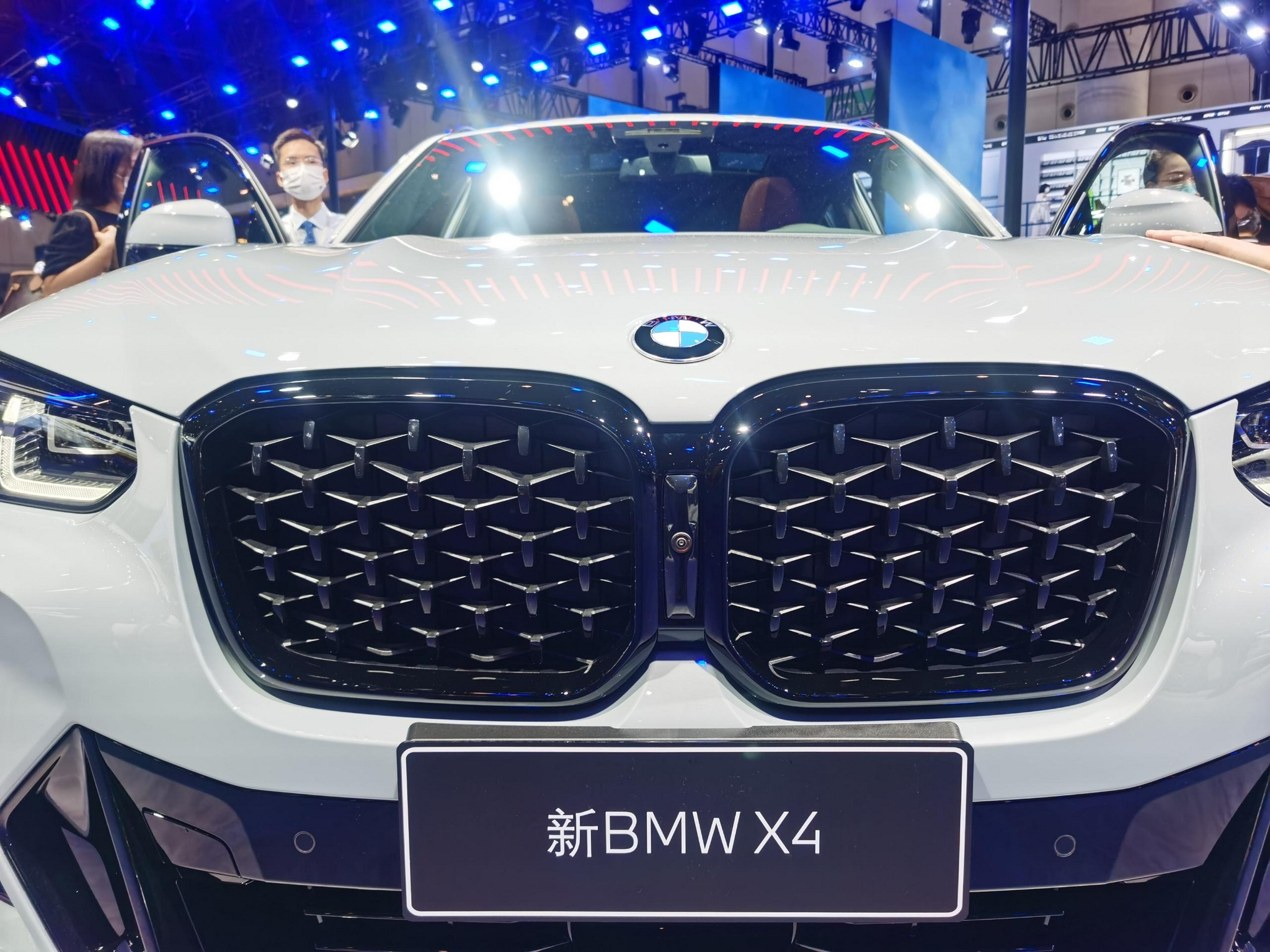 2021成都车展:首发亮相 宝马新款x4实拍