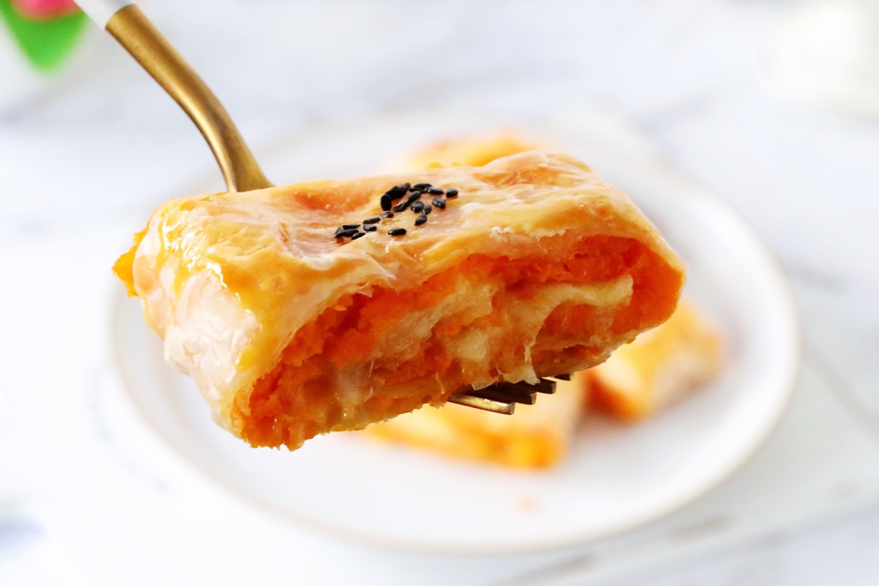 香浓可口的红薯芝士饼一口拉丝两口满足