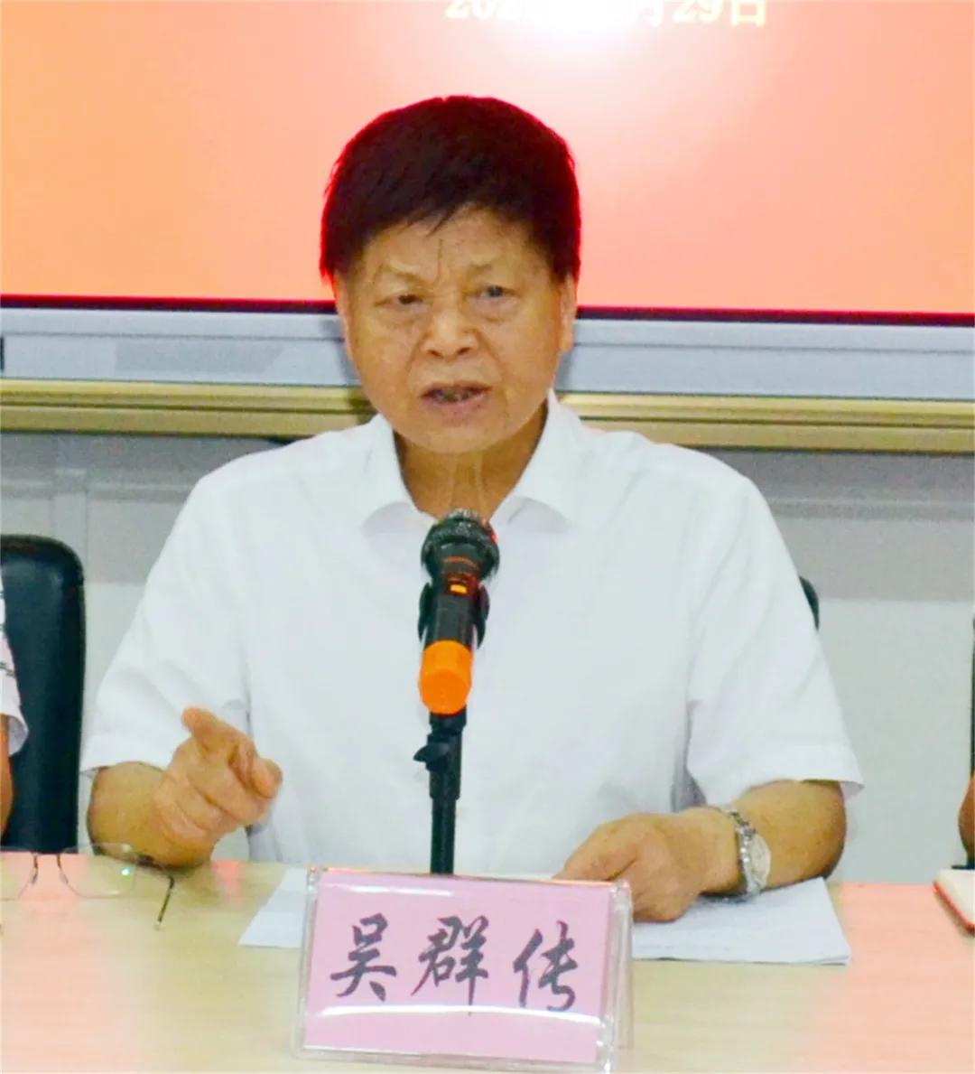 成员,回风老党员工作室吴群传主任为全体党员讲了一堂精彩绝伦的党课