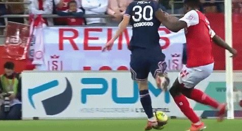 深度：梅西首秀0射门，遭对手下黑脚+锁喉，巴黎新核面临一大难题休闲区蓝鸢梦想 - Www.slyday.coM