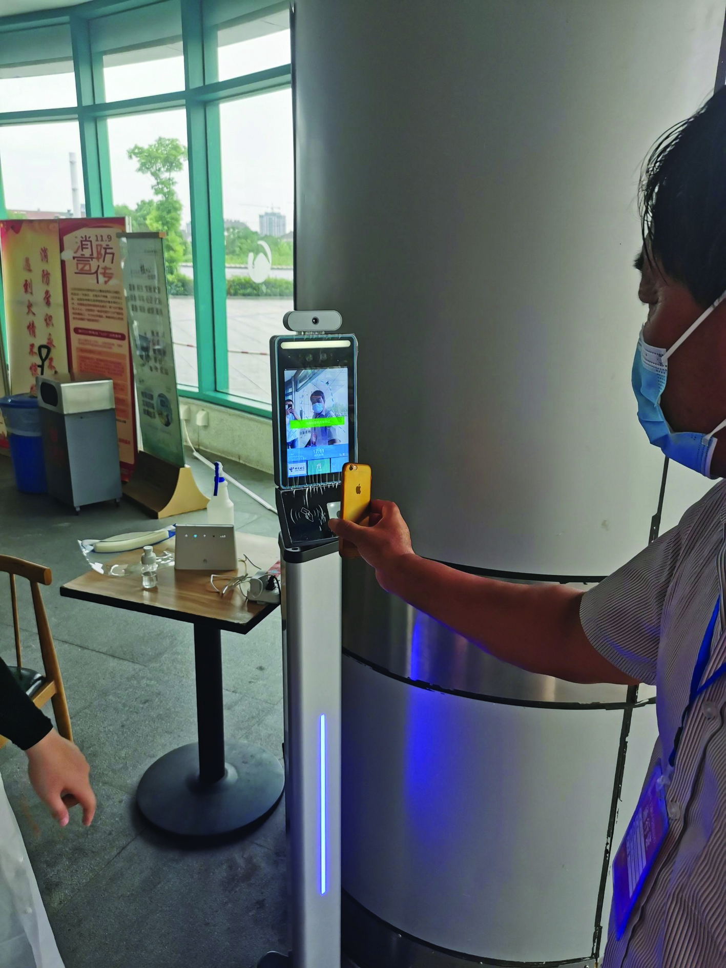 主城区封控小区管理措施调整测温扫码戴口罩购物有序货源足