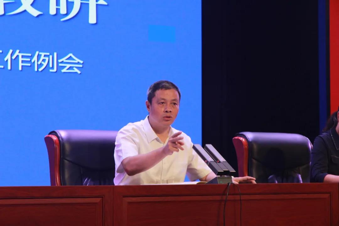 潘松作总结讲话(央广网发 兼善中学供图)