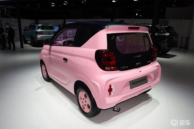 来到车内,科莱威采用胶囊主题的设计语言,大量的圆角