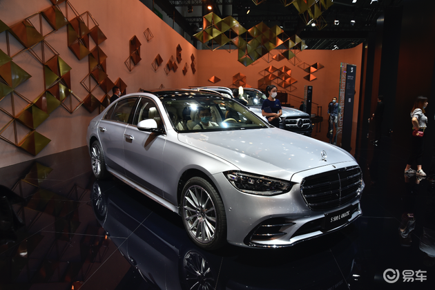 本篇文章,咱们就以最贵的奔驰s 500l 4matic车型为主角,一睹全新奔驰s