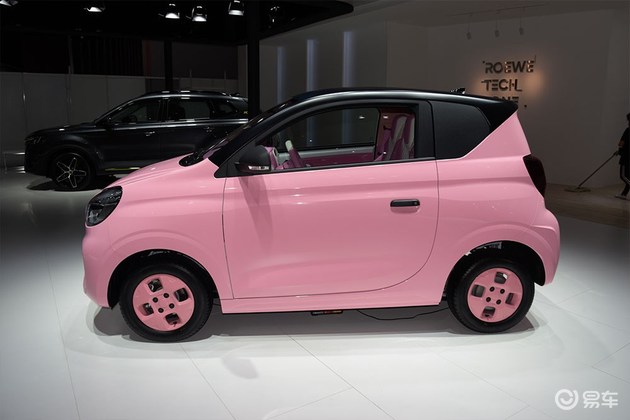 9万元 2021成都车展:实拍荣威科莱威clever粉色版-新浪汽车