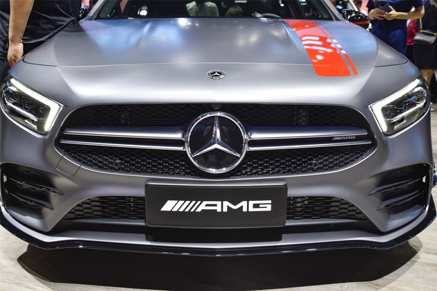 2021成都车展:就爱这一抹红 实拍奔驰a35 l炽夜特别版