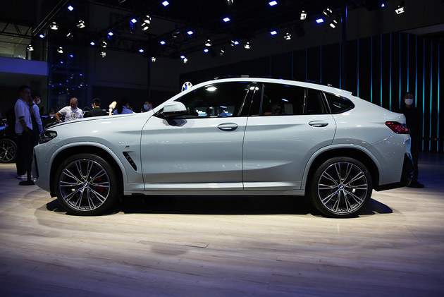 2021成都车展宝马新款x4亮相 小改变带来大进化