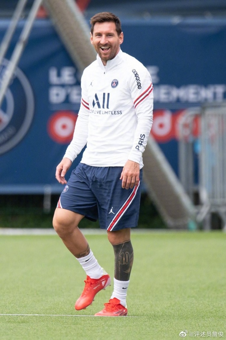 詹俊晒梅西三次首秀照片:哪张照片最帅?