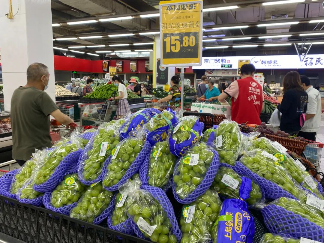 超市里的阳光玫瑰葡萄.&nbsp;王小川 摄