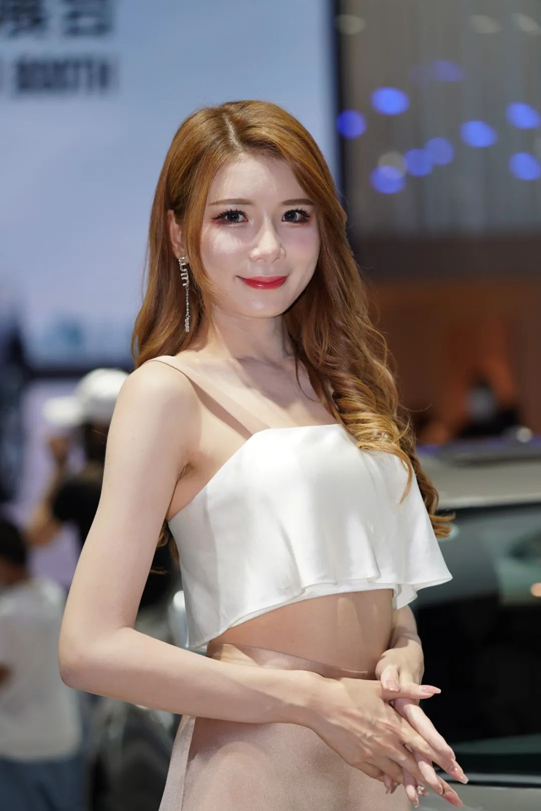 沃尔沃展台模特长安福特展台模特各个身材棒棒的,口罩也相当漂亮.