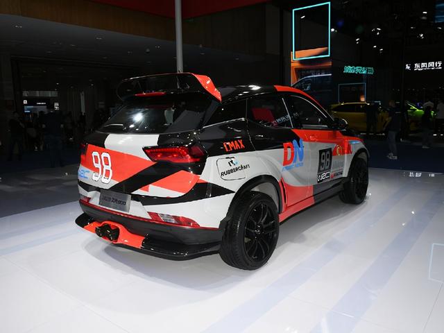 硬派越野风格东风风光500改装版实车亮相