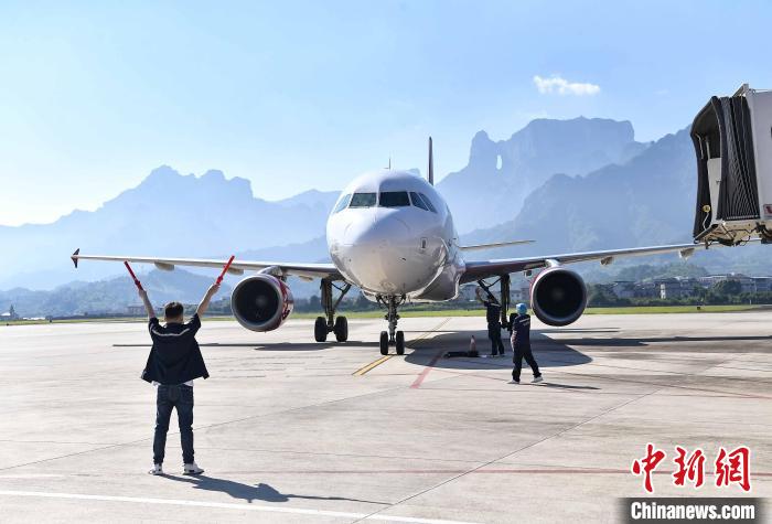 湖南张家界“空中通道”复航