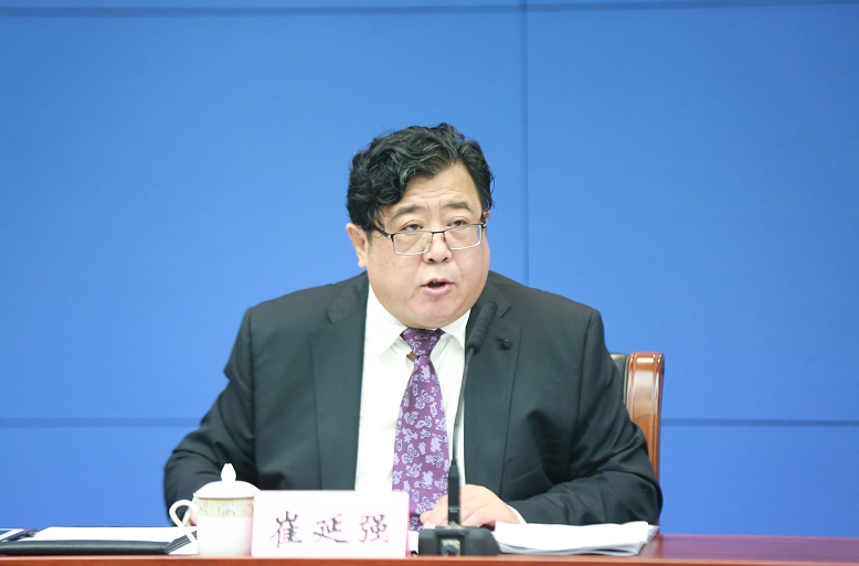 崔延强回答记者提问&nbsp;刘岱松 摄