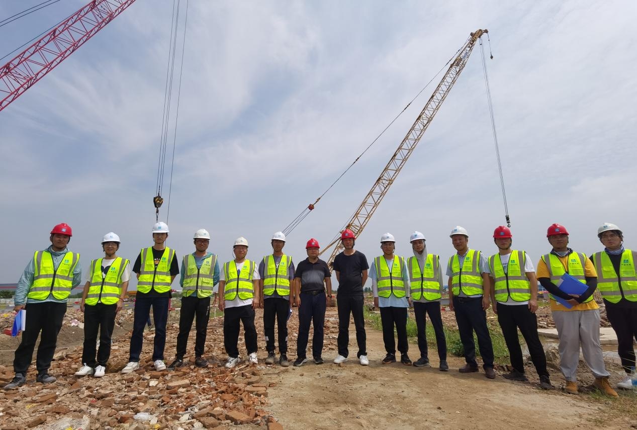 中建二局华东公司船体联合车间项目首吊圆满成功