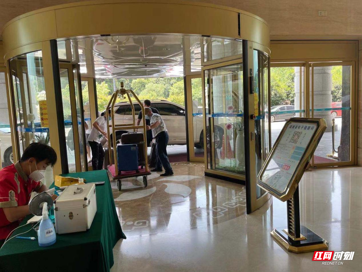 留张最后一批游客返程|返程|酒店|张家界市_新浪新闻