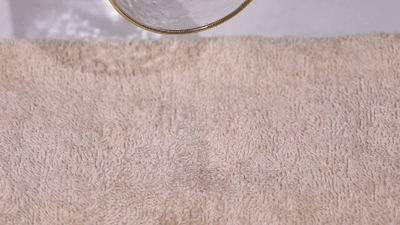 ▲水在毛巾上吸收很慢