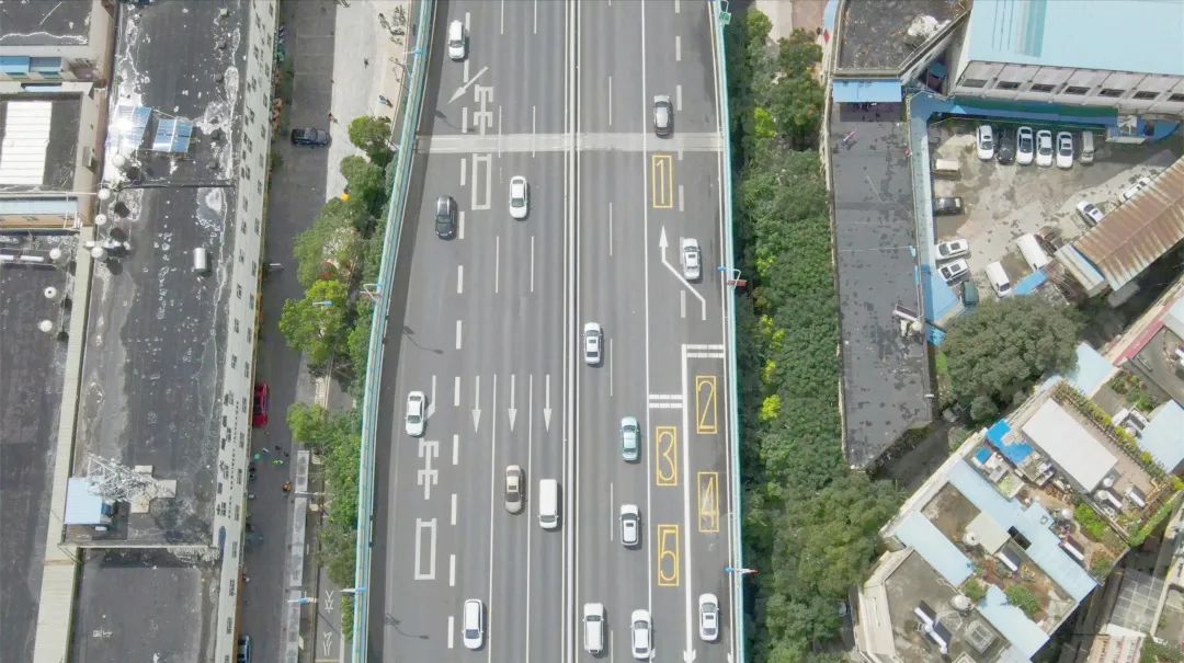 9月1日起昆明二环这两个匝道口试行拉链式交替通行啦